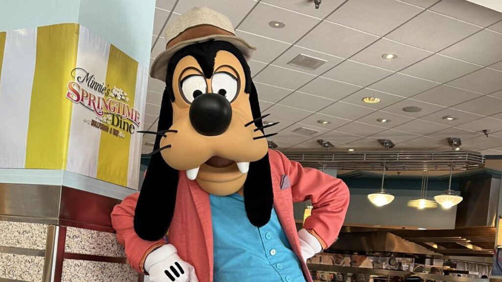 Goofy greeting guests during a character dining experience at Walt Disney World